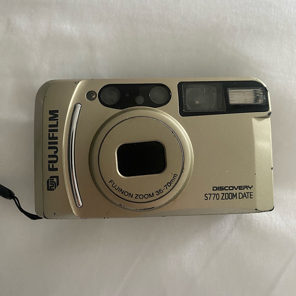Fujifilm Discovery 700S Zoom Date 35mm Camera